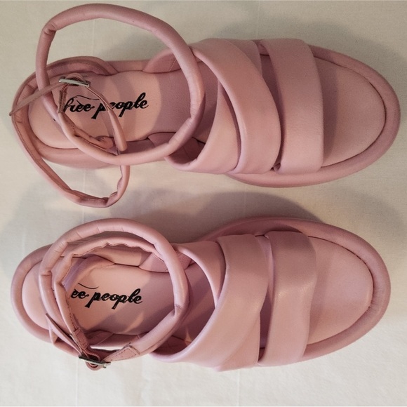 NWOT Free People Harper
Flatform Chunky Pink Platform
Sandals - Picture 3 of 6